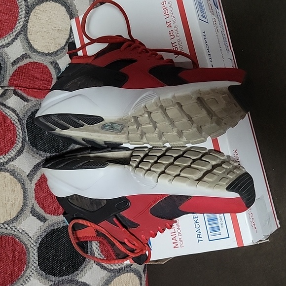 Men's Nike Shoes - Picture 6 of 6